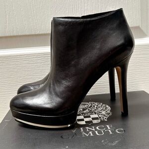 BRAND NEW Vince Camuto Dira Black & Gold Leather Platform Zipper Bootie Size 9.5